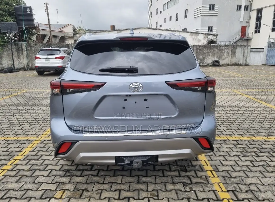 Toyota Highlander Platinum AWD 2024 Blue