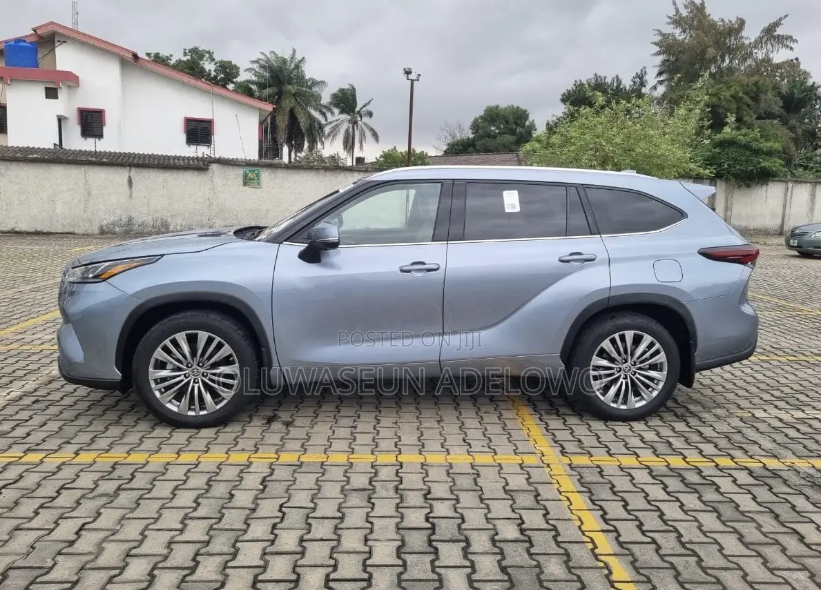 Toyota Highlander Platinum AWD 2024 Blue