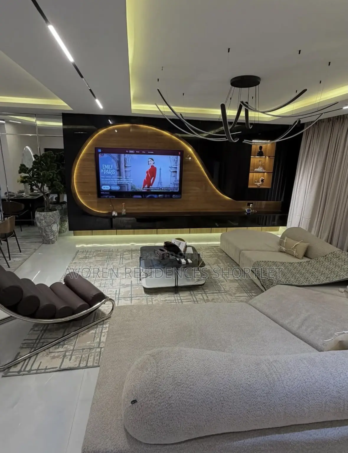 Luxurious 3 Bedroom Apartment at Admiralty Way