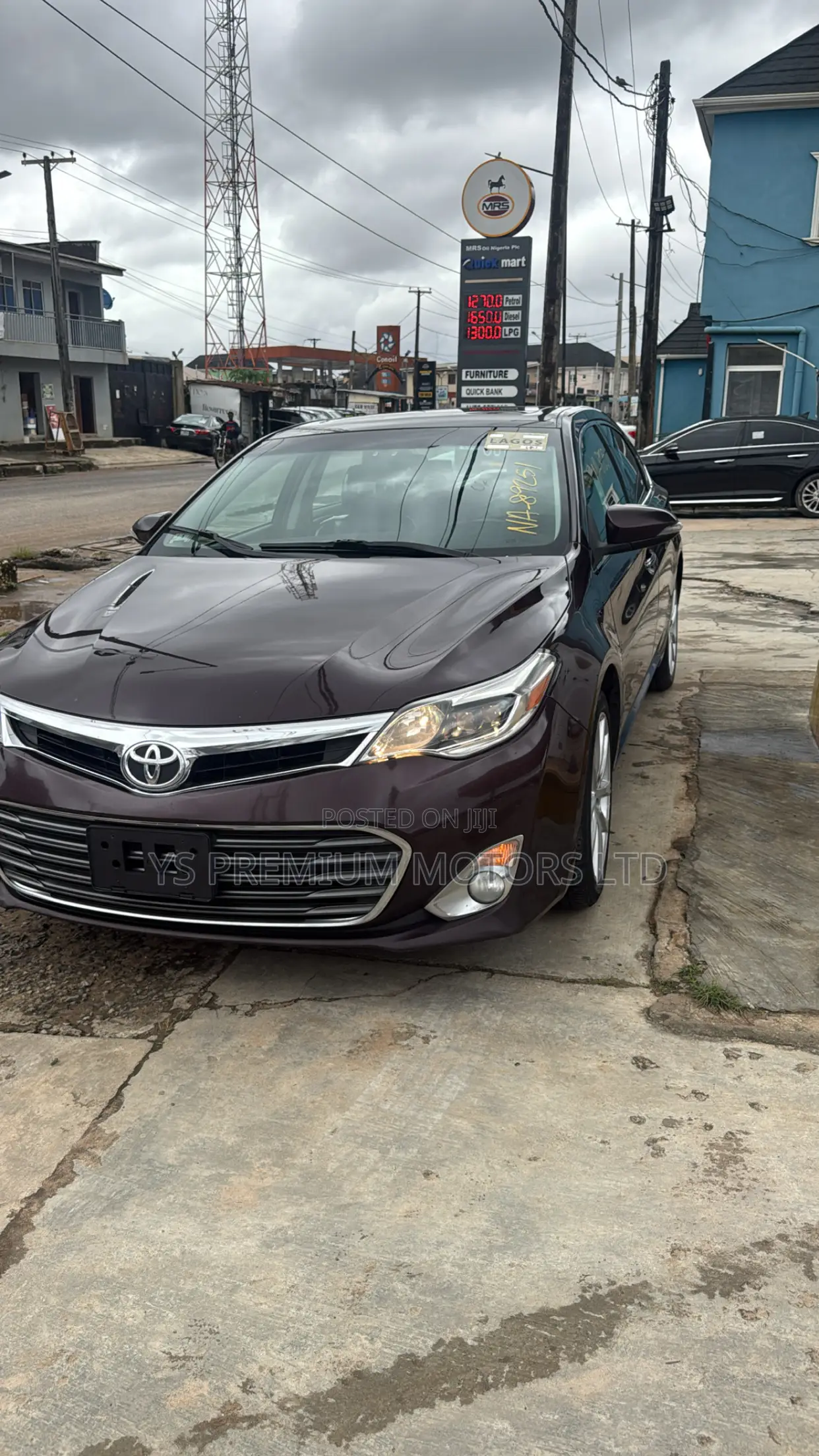 Toyota Avalon XLE Premium Sedan FWD (3.5L 6cyl 6A) 2013 Burgundy