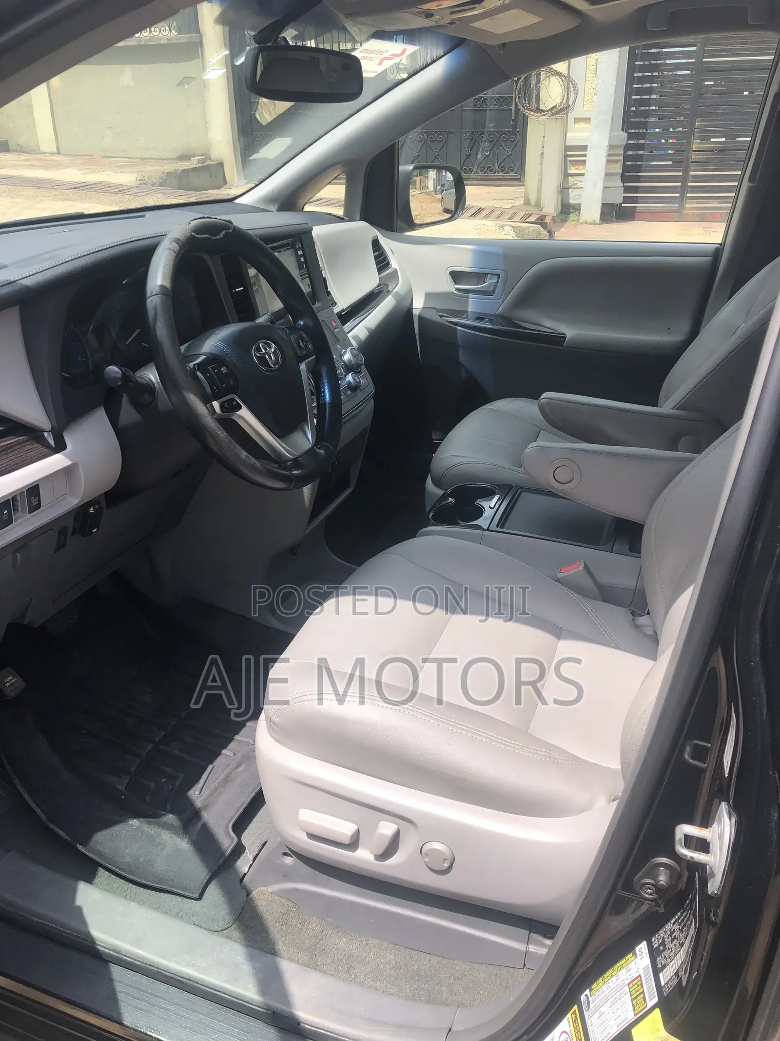 Toyota Sienna 2015 Black