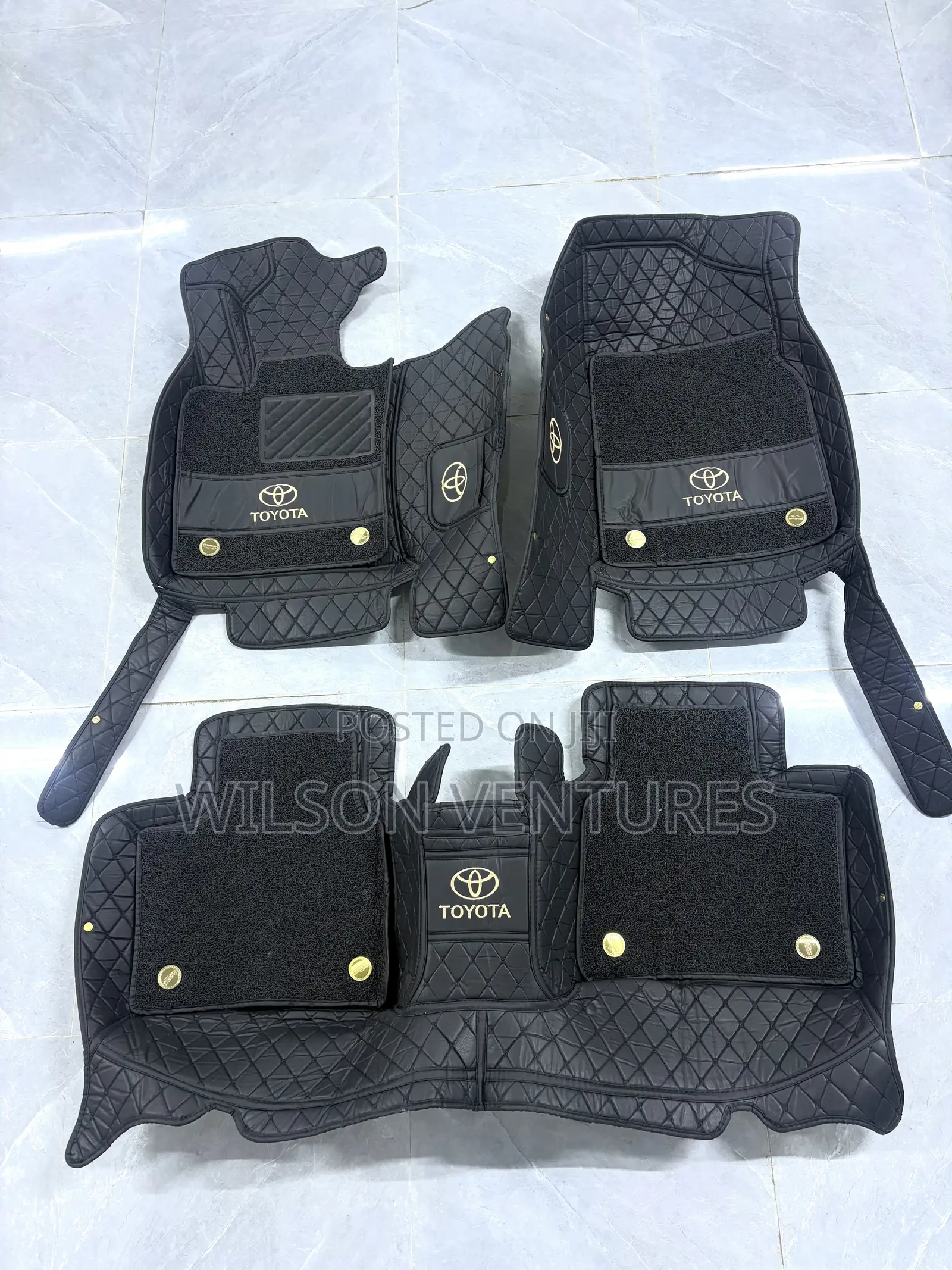 Plain Black 2018-2025 Camry Double Layer Leather Mat