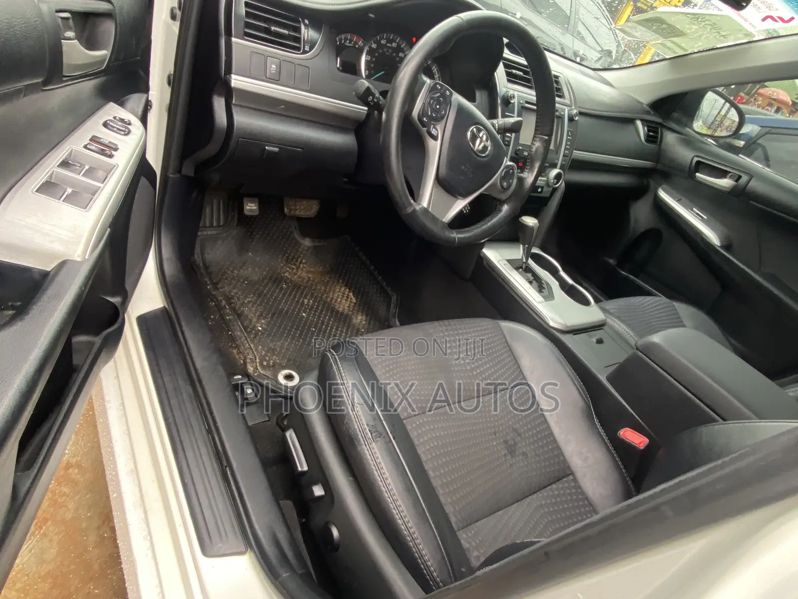 Toyota Camry SE 4dr Sedan (2.5L 4cyl 6A) 2013 White