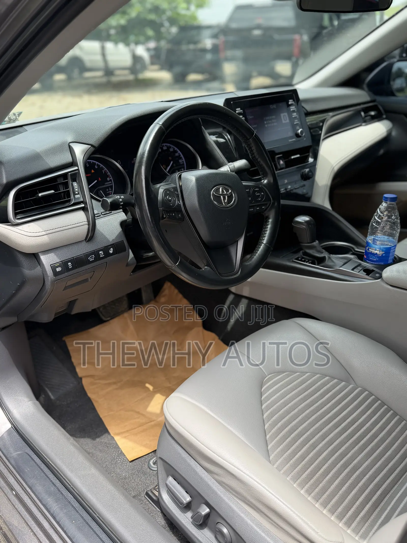 Toyota Camry SE 2021 Gray