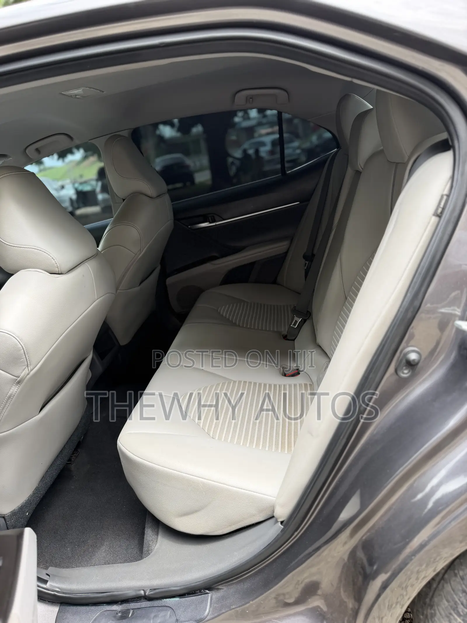 Toyota Camry SE 2021 Gray