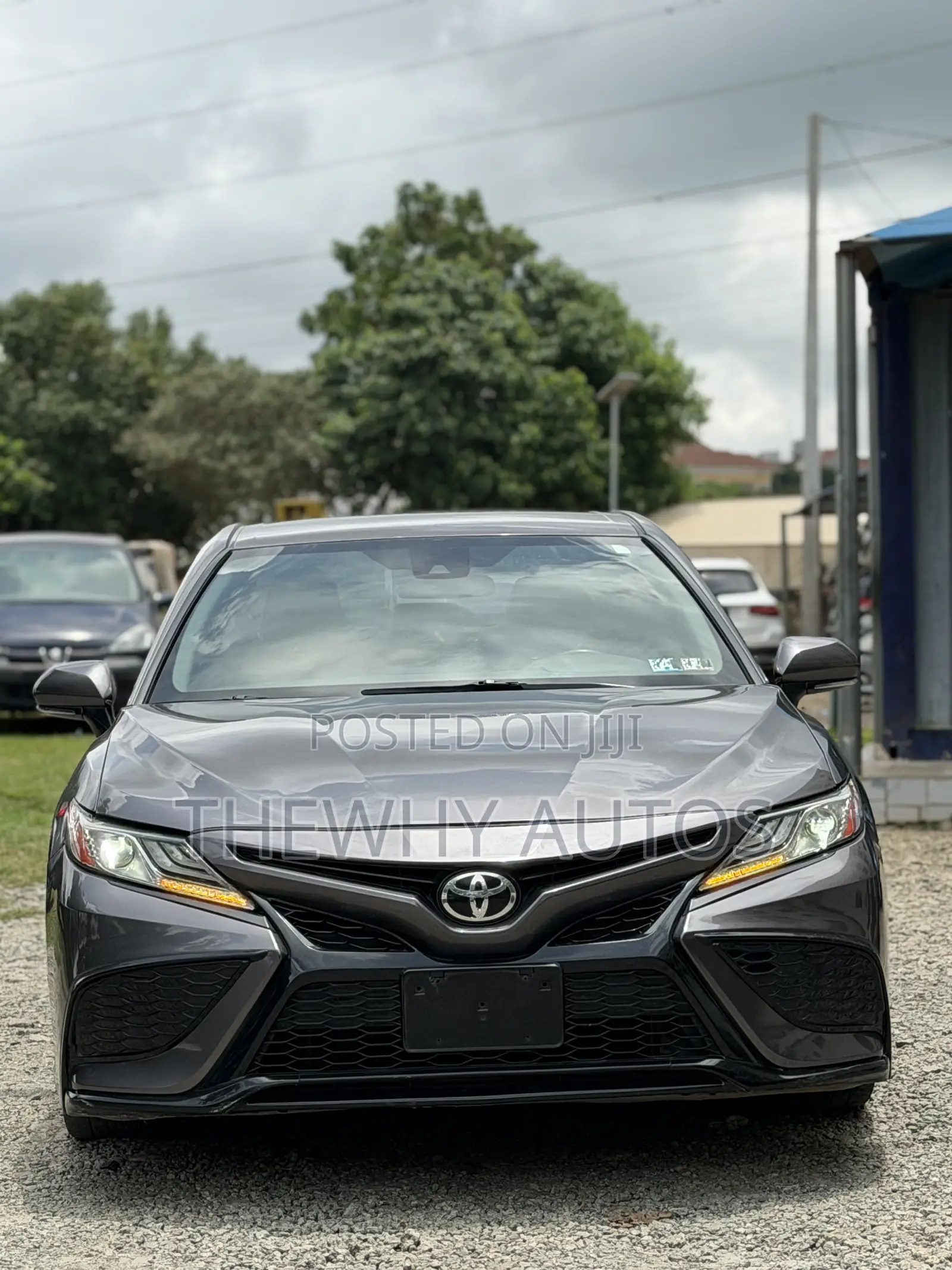 Toyota Camry SE 2021 Gray
