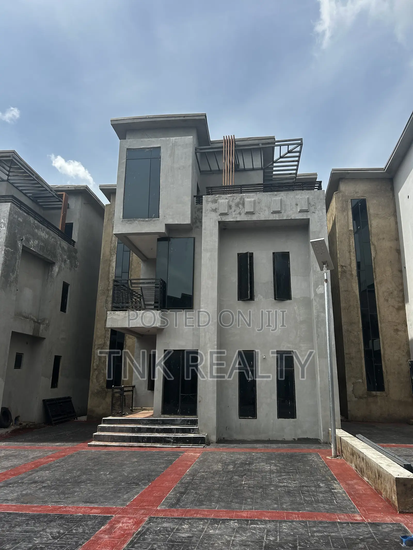 5bdrm Duplex in Kado for sale