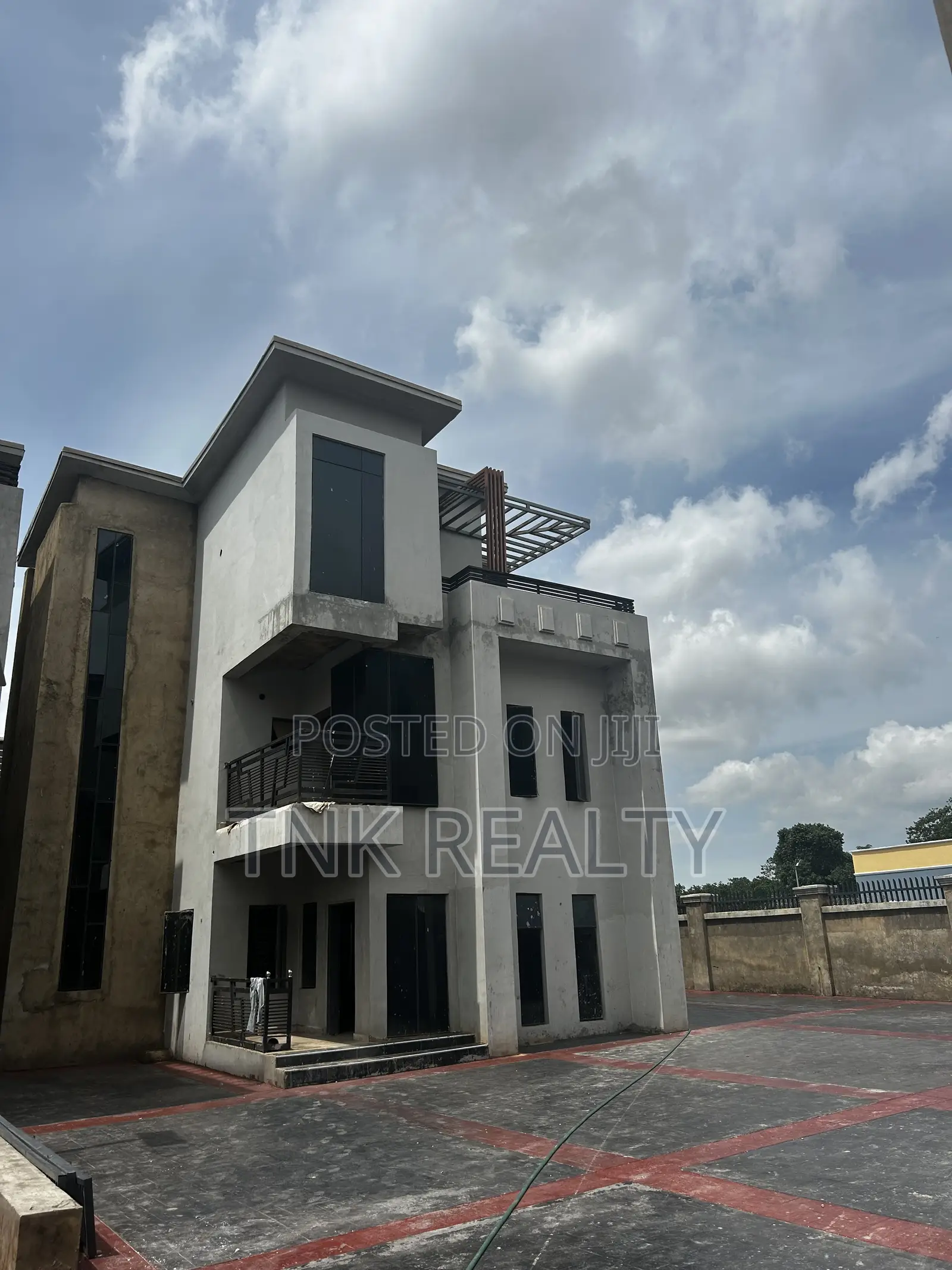 5bdrm Duplex in Kado for sale