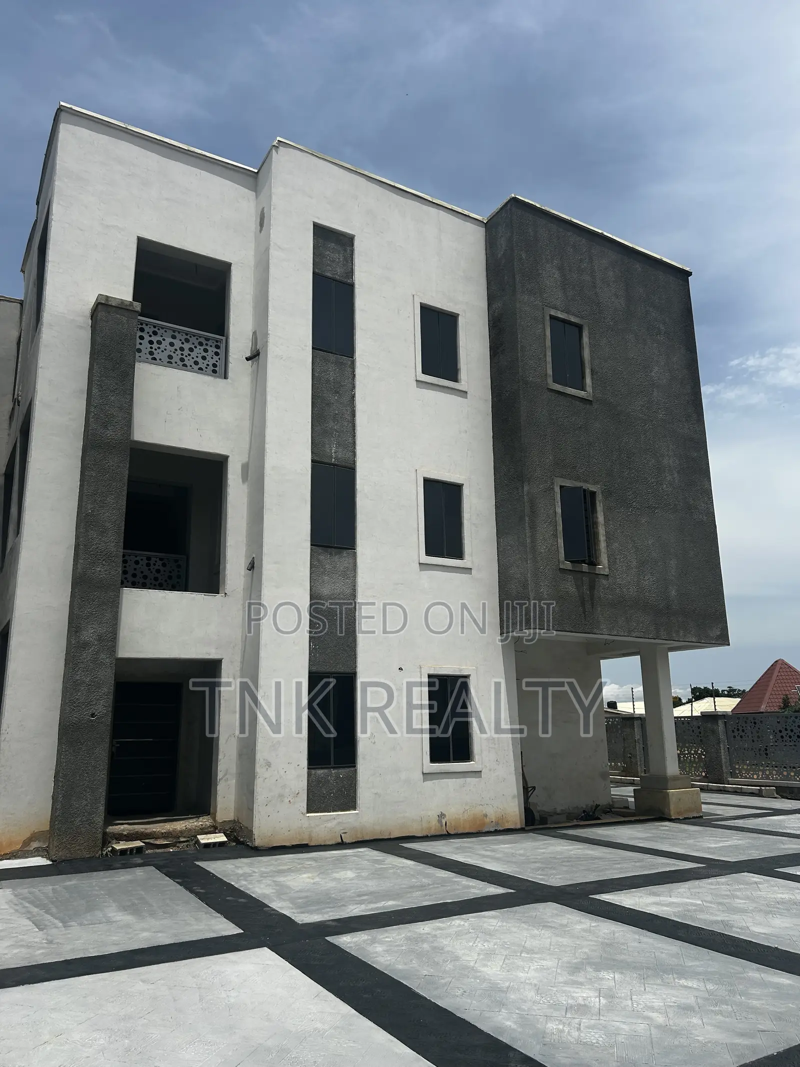 4bdrm Duplex in Kado for sale