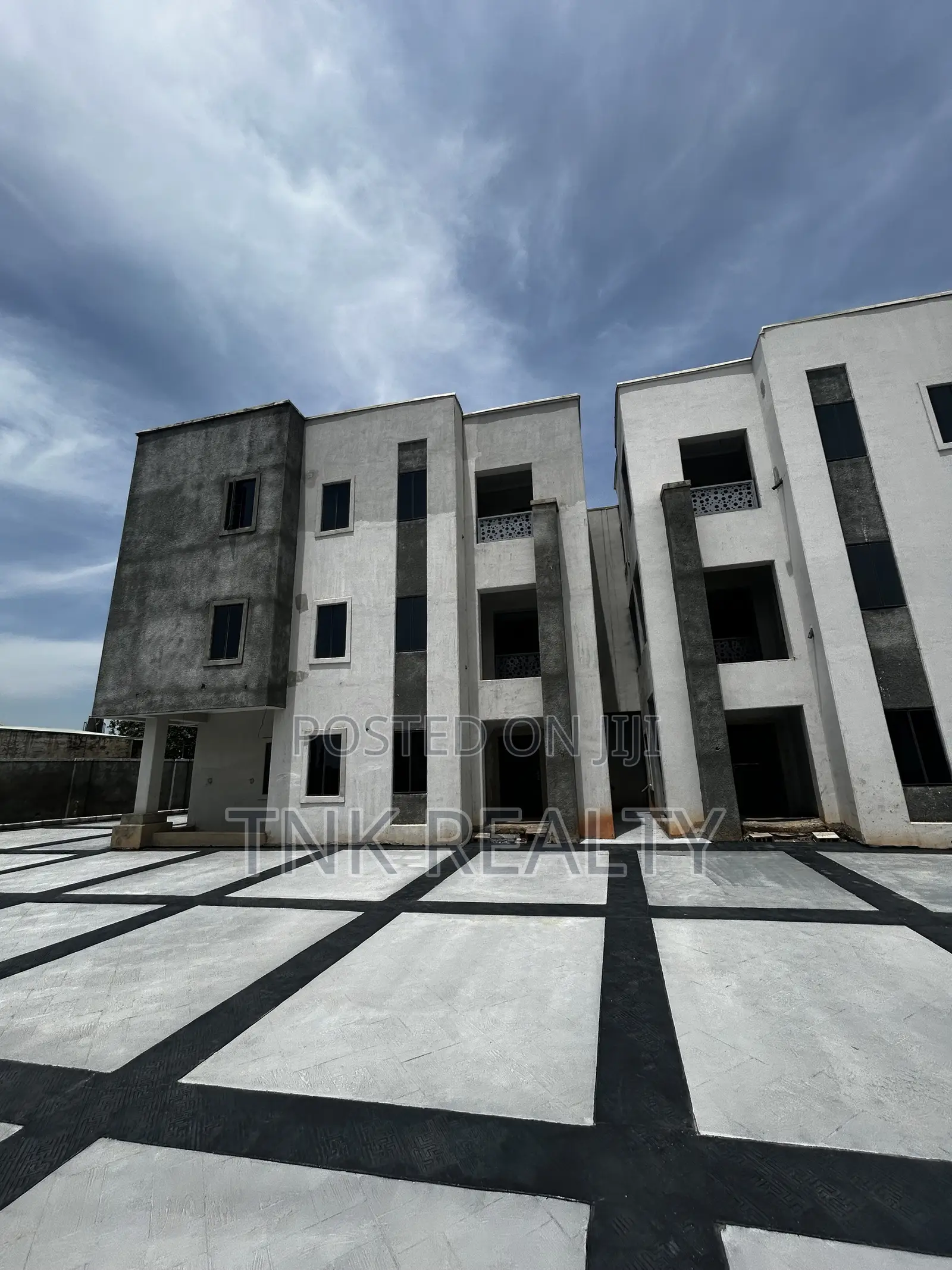 4bdrm Duplex in Kado for sale