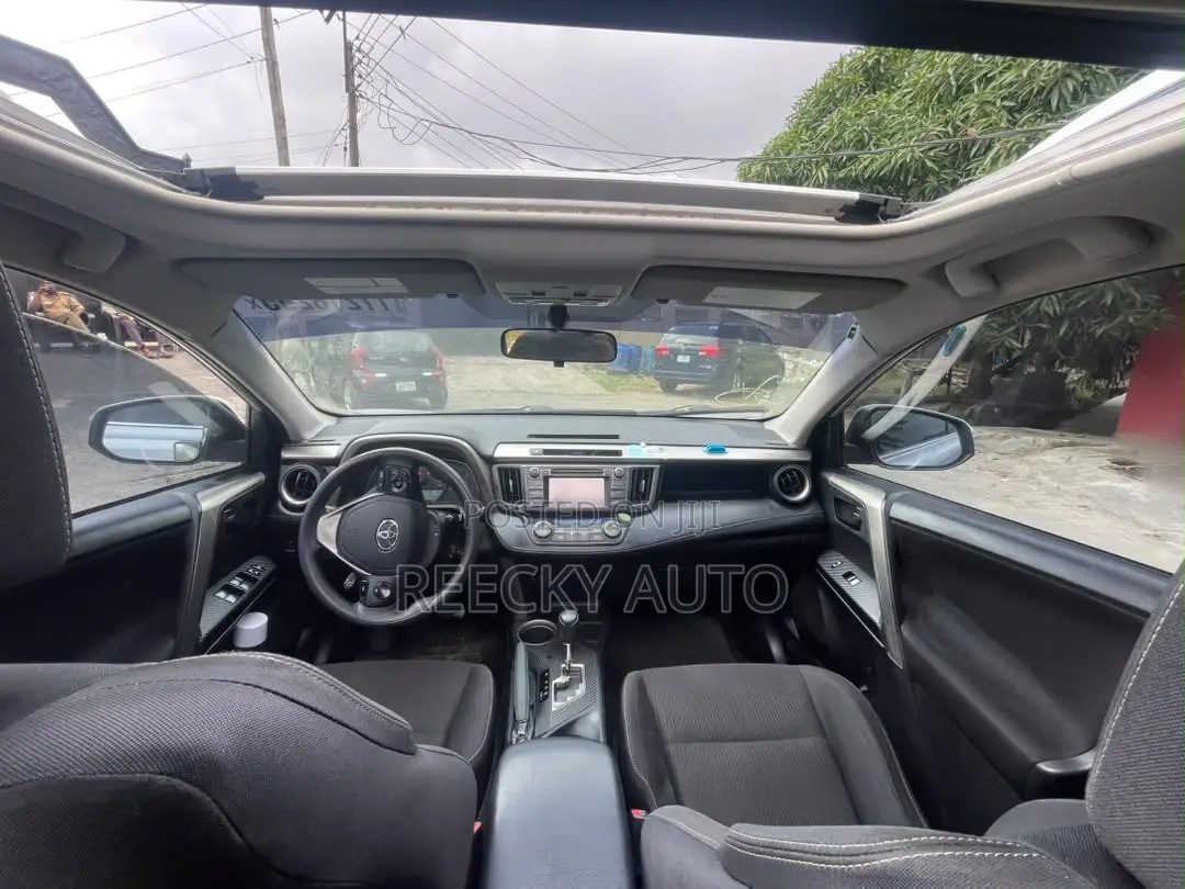 Toyota RAV4 XLE 4dr SUV (2.5L 4cyl 6A) 2014 Silver