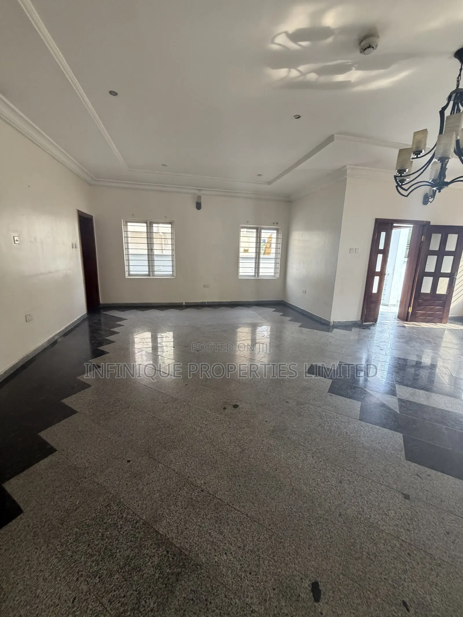 5bdrm Duplex in Lekki Phase 1 for rent