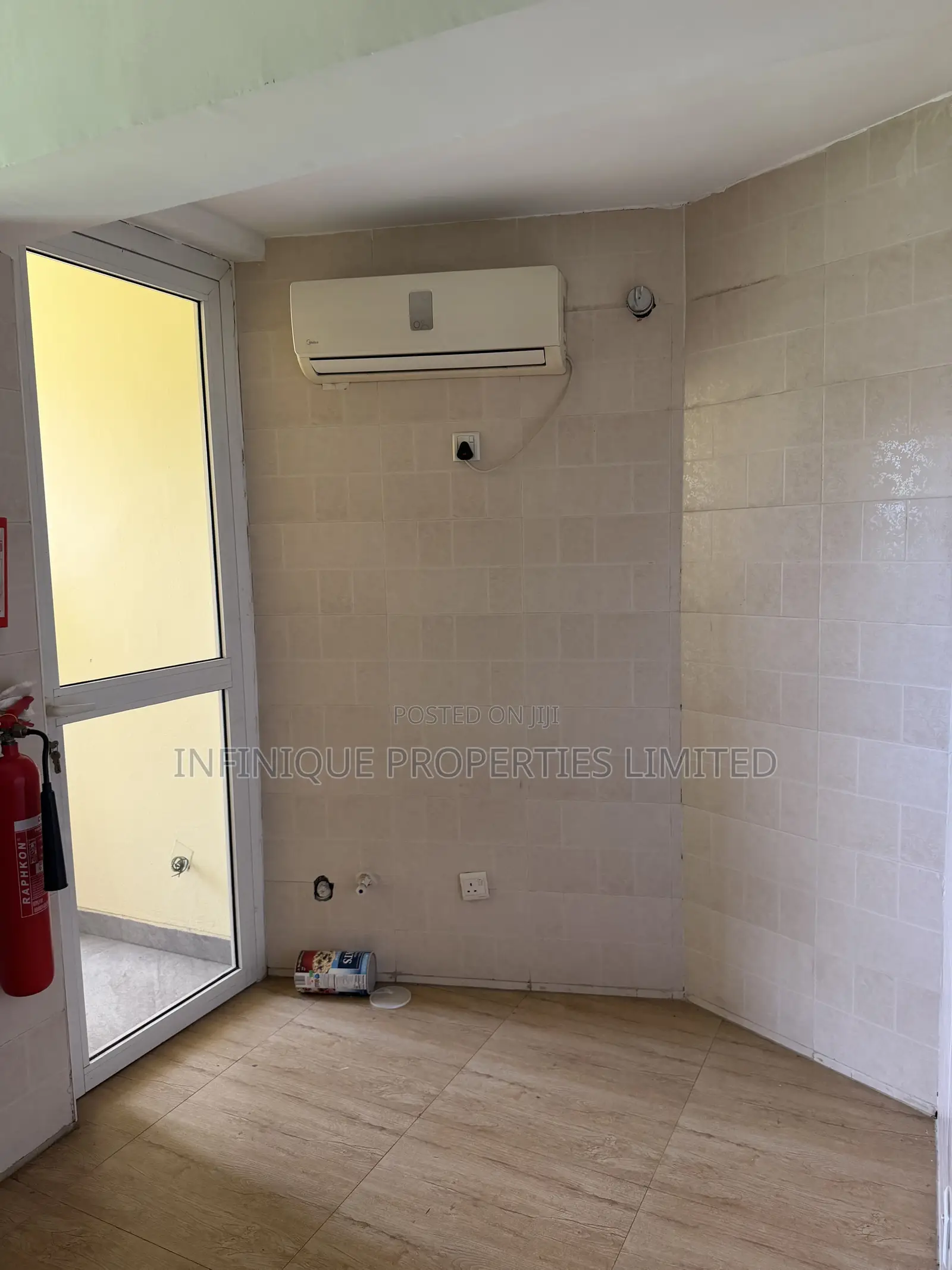 2bdrm Apartment in Lekki Phase 1 for rent