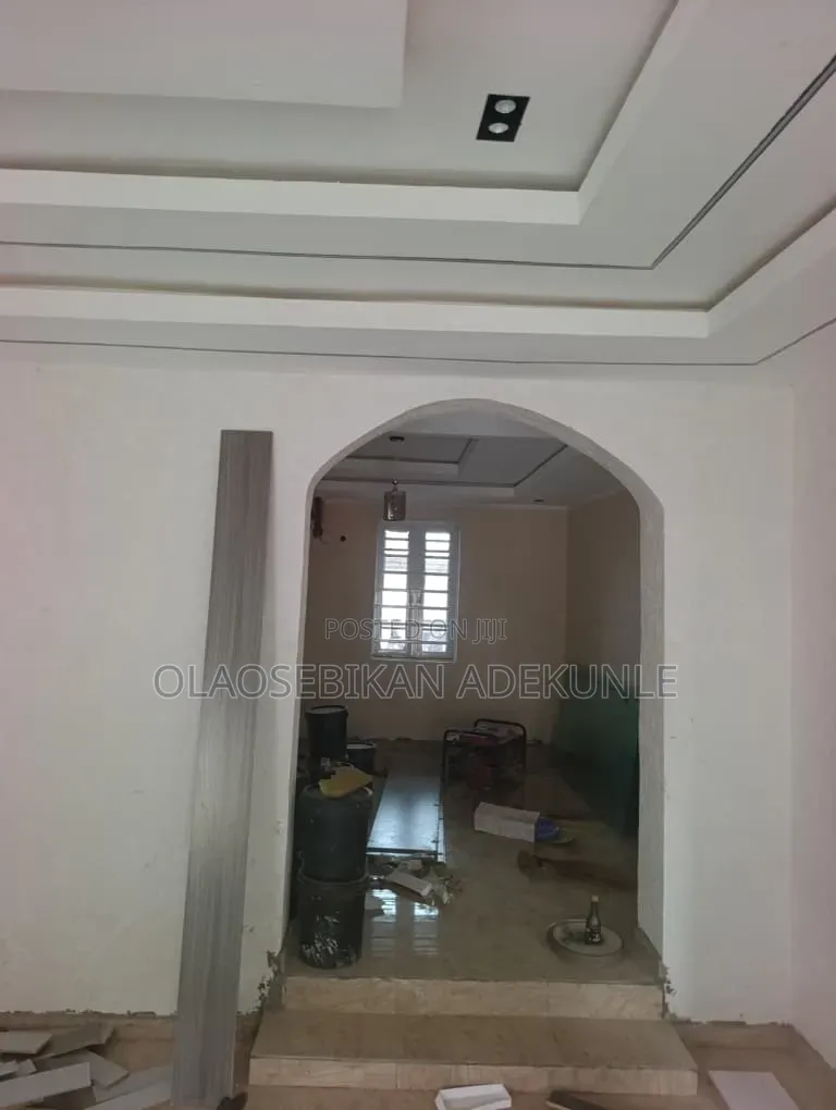 3bdrm Bungalow in Akala Estate Akobo for rent
