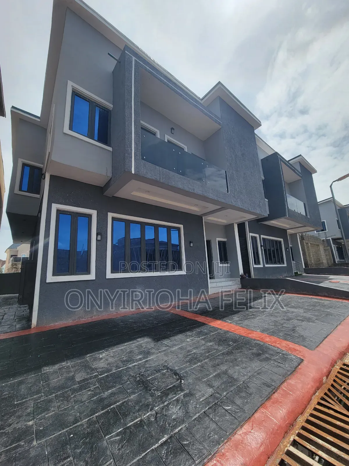 4bdrm Duplex in Lugbe Airport Road, Kiami for rent