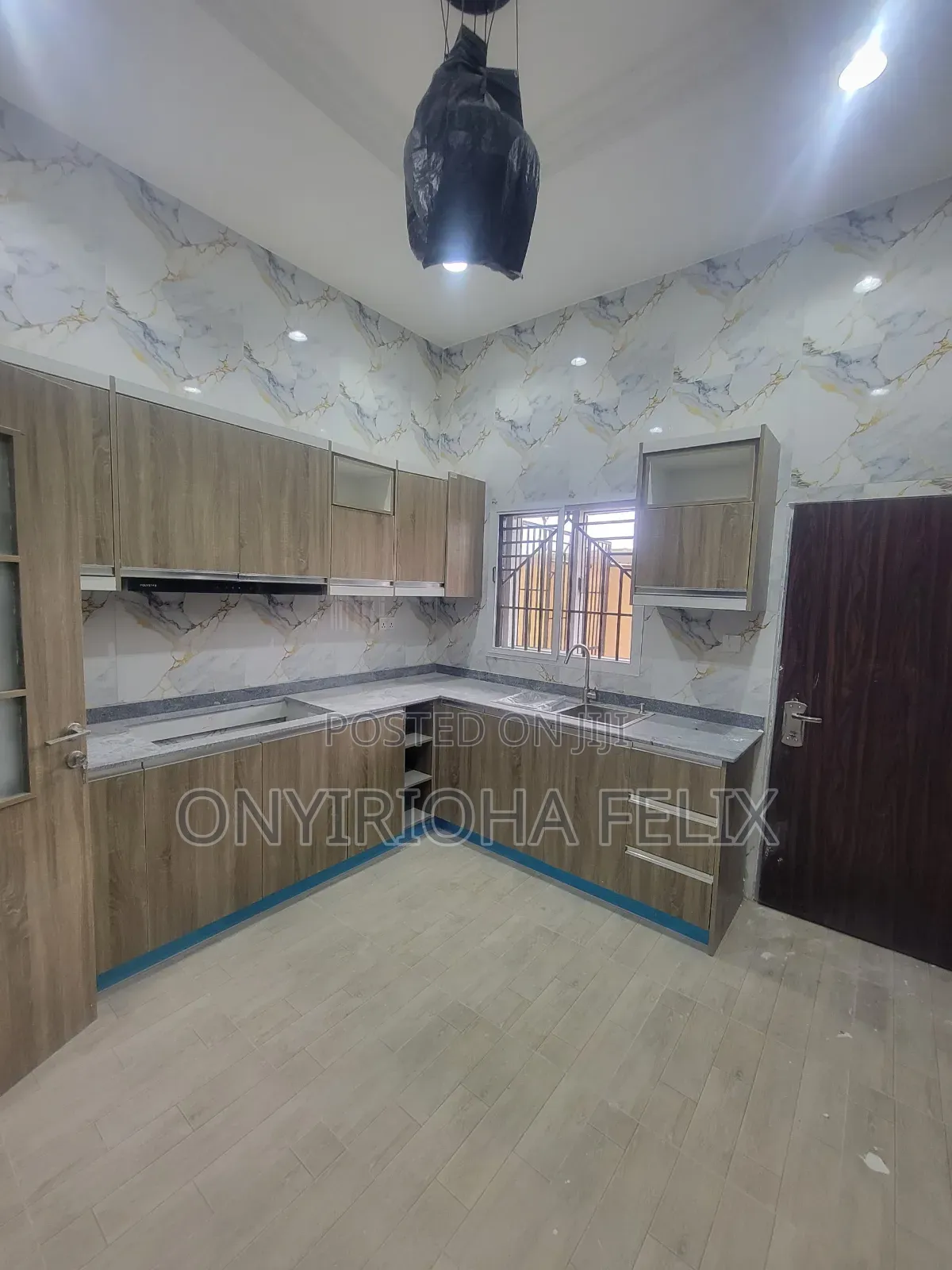 4bdrm Duplex in Lugbe Airport Road, Kiami for rent