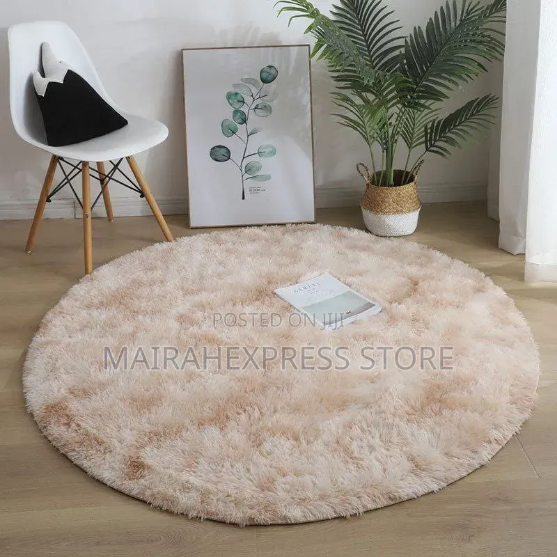 Round Fur Mat. Large Size (80 by 80cm).