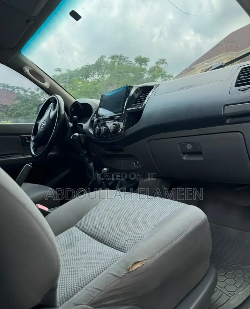 Toyota Hilux 2013 Black