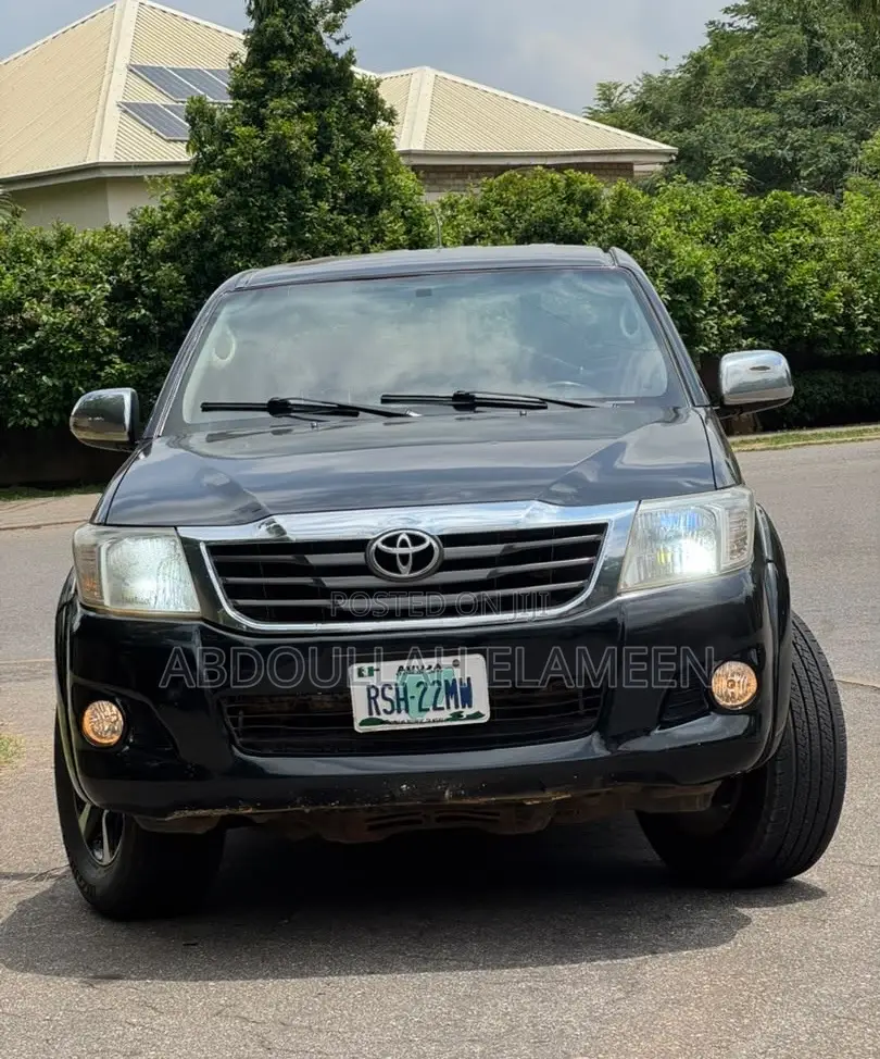 Toyota Hilux 2013 Black