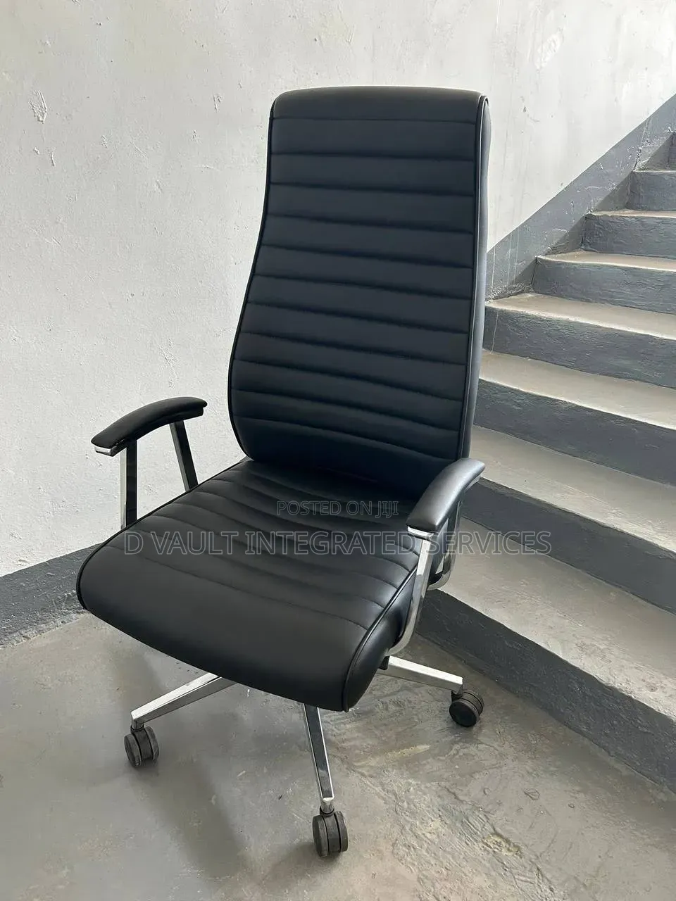 Executive Office Chair / Adjustable Chair.