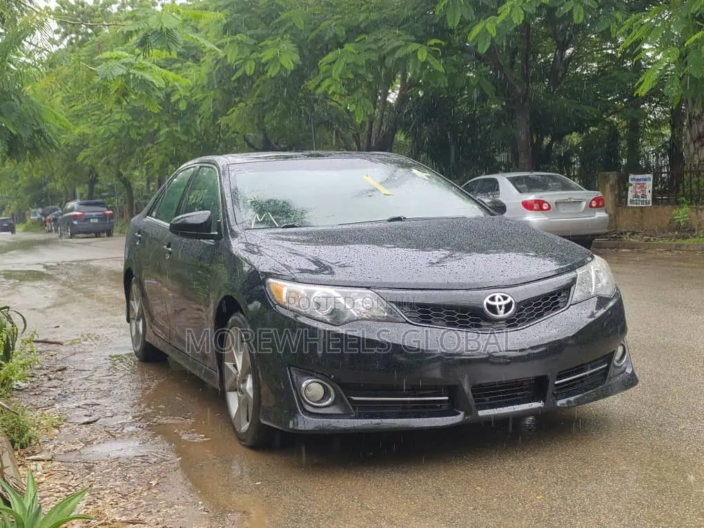 Toyota Camry SE 4dr Sedan (2.5L 4cyl 6A) 2013 Black