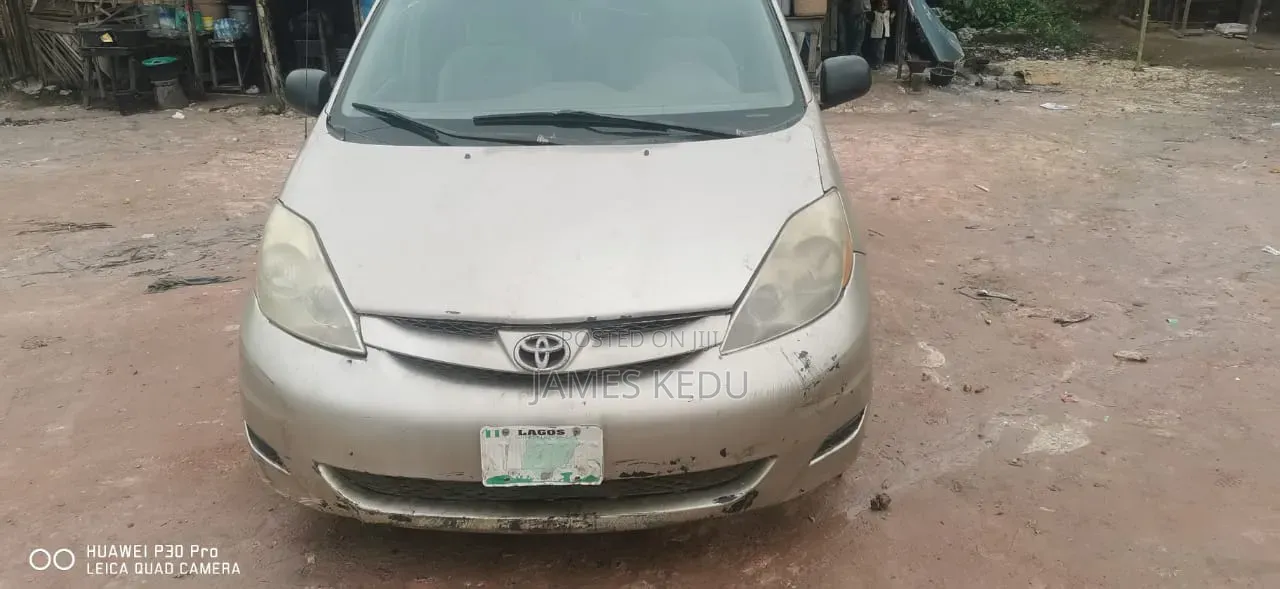 Toyota Sienna 2005 Gold