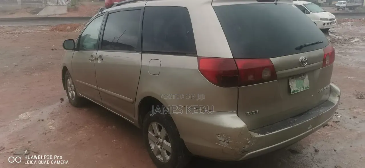 Toyota Sienna 2005 Gold