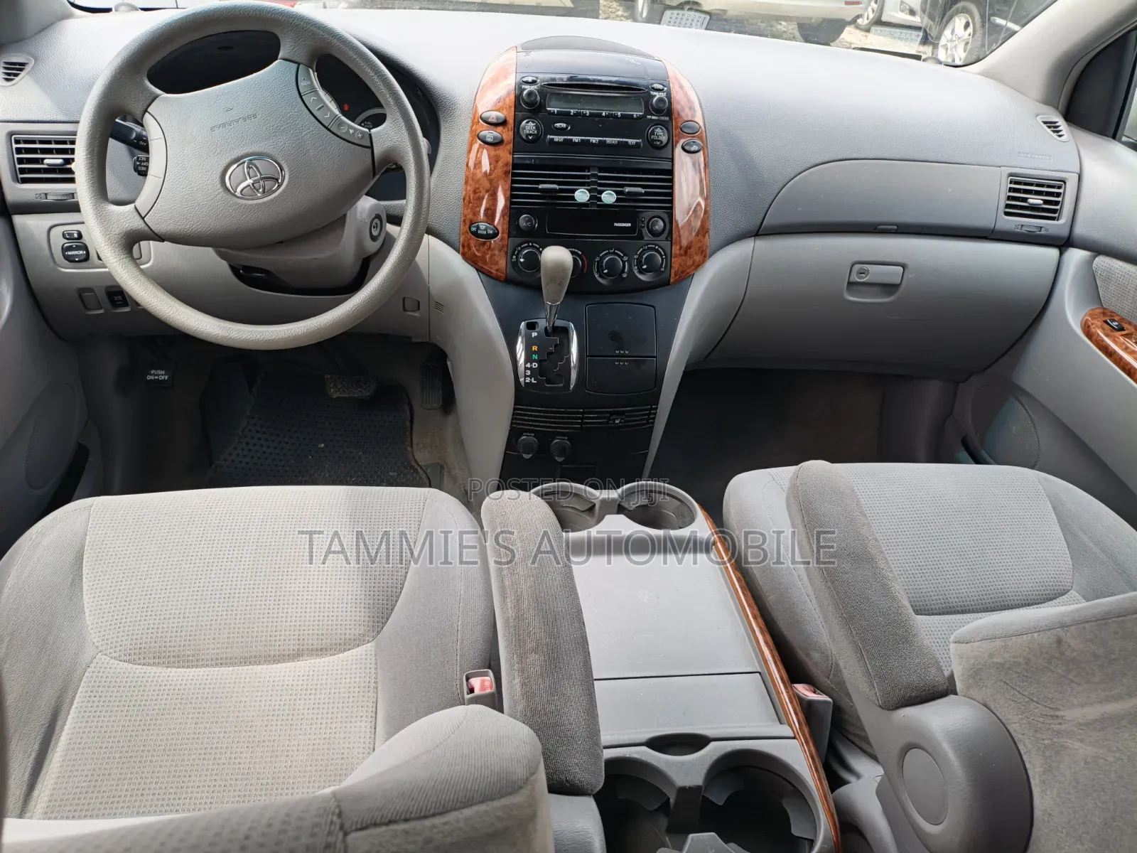 Toyota Sienna 2005 Silver