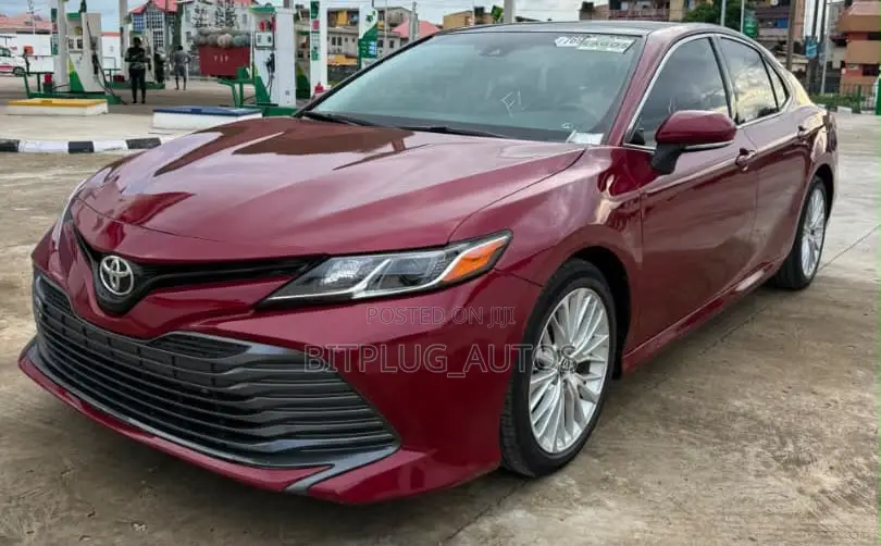 Toyota Camry XLE V6 (3.5L V6 8A) 2019 Red