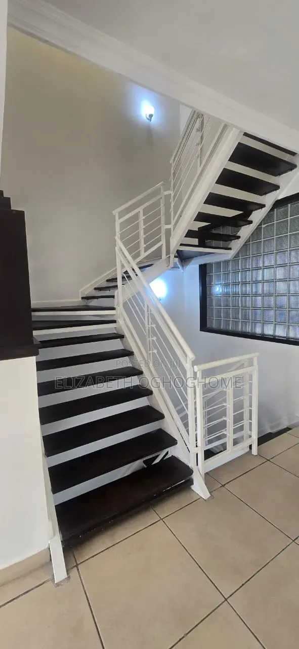 4bdrm Duplex in Banana Island for rent