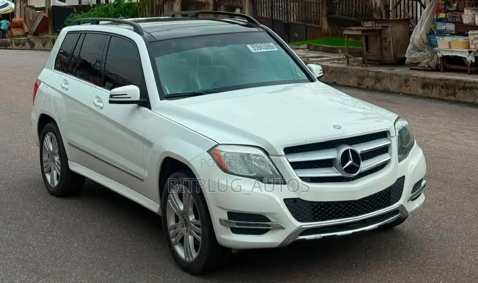 Mercedes-Benz GLK-Class Base GLK 350 4dr AWD 4MATIC (3.5L 6cyl 7A) 2015