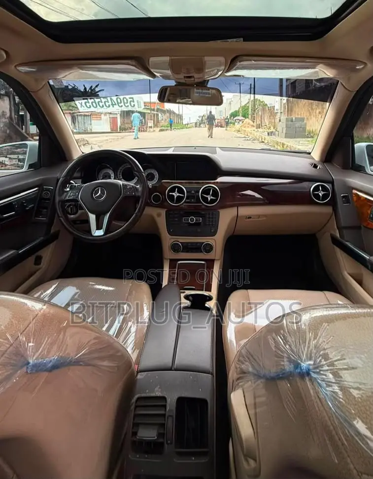 Mercedes-Benz GLK-Class Base GLK 350 4dr AWD 4MATIC (3.5L 6cyl 7A) 2015
