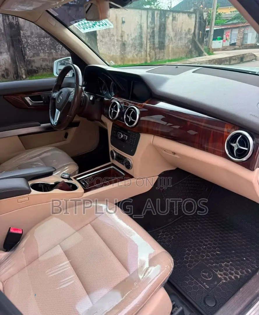 Mercedes-Benz GLK-Class Base GLK 350 4dr AWD 4MATIC (3.5L 6cyl 7A) 2015
