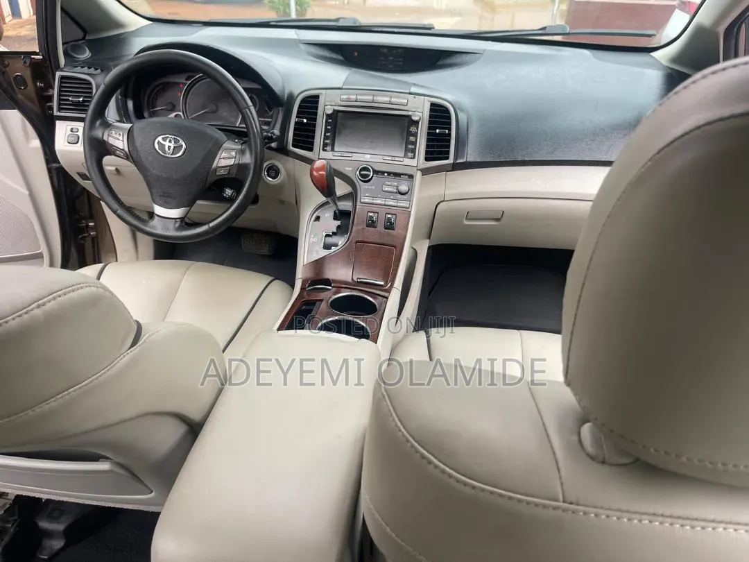 Toyota Venza 2011 Gold