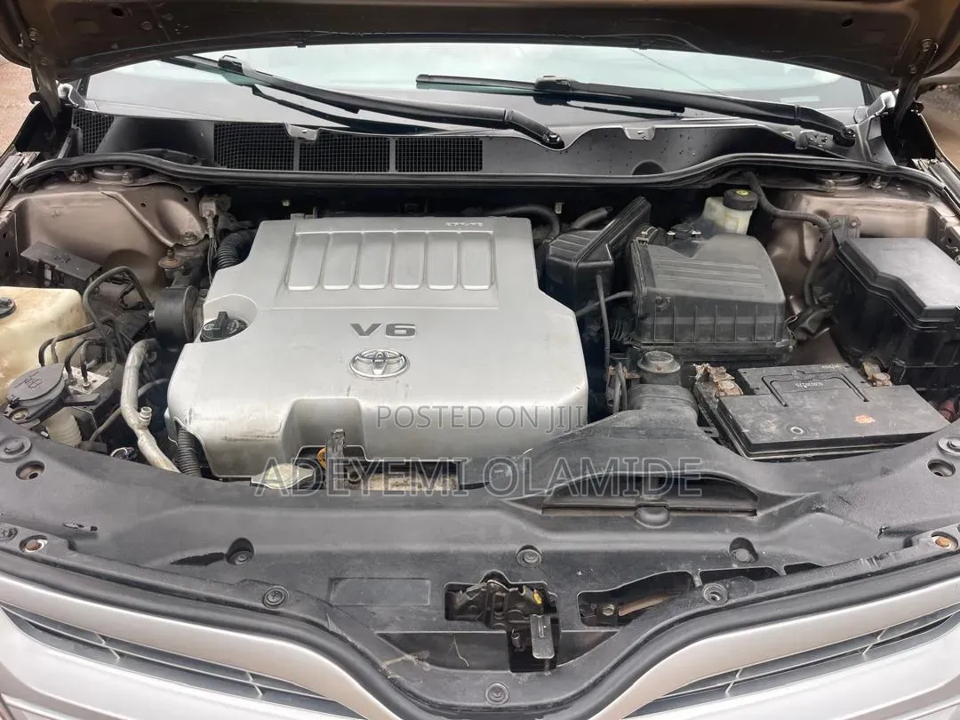 Toyota Venza 2011 Gold