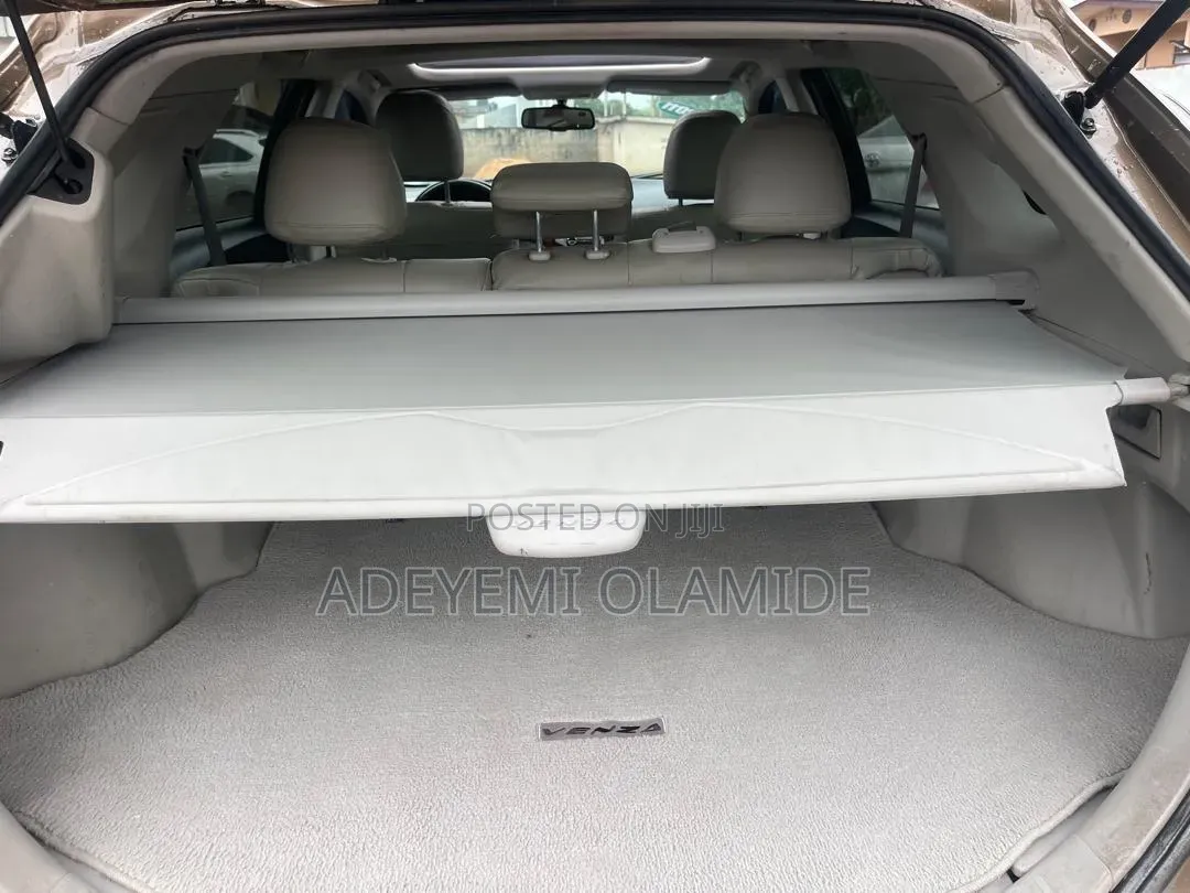 Toyota Venza 2011 Gold