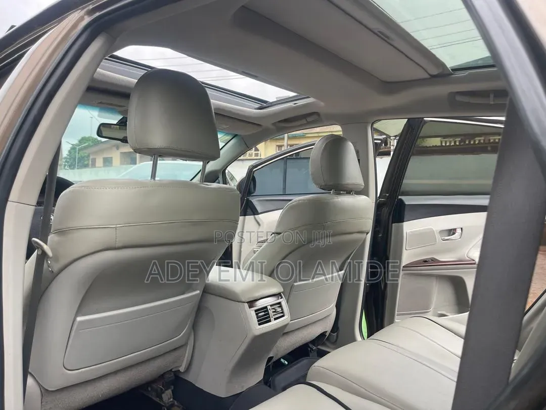 Toyota Venza 2011 Gold