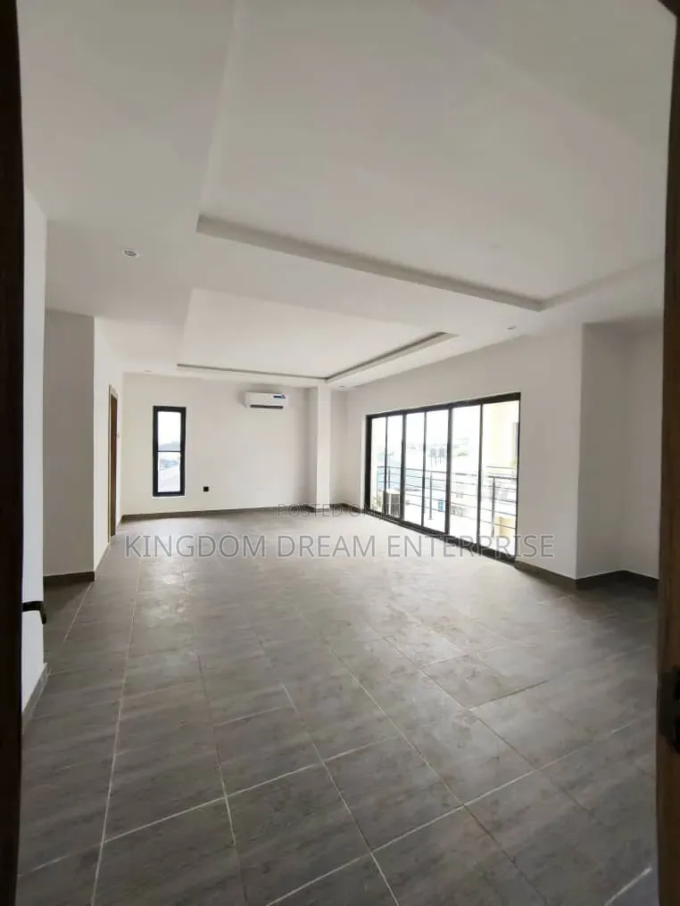 3bdrm Apartment in Alagomeji Yaba Lagos for sale