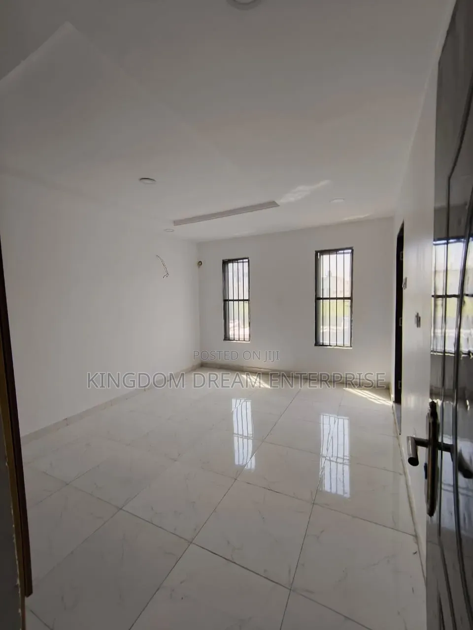 3bdrm Apartment in Alagomeji Yaba Lagos for sale