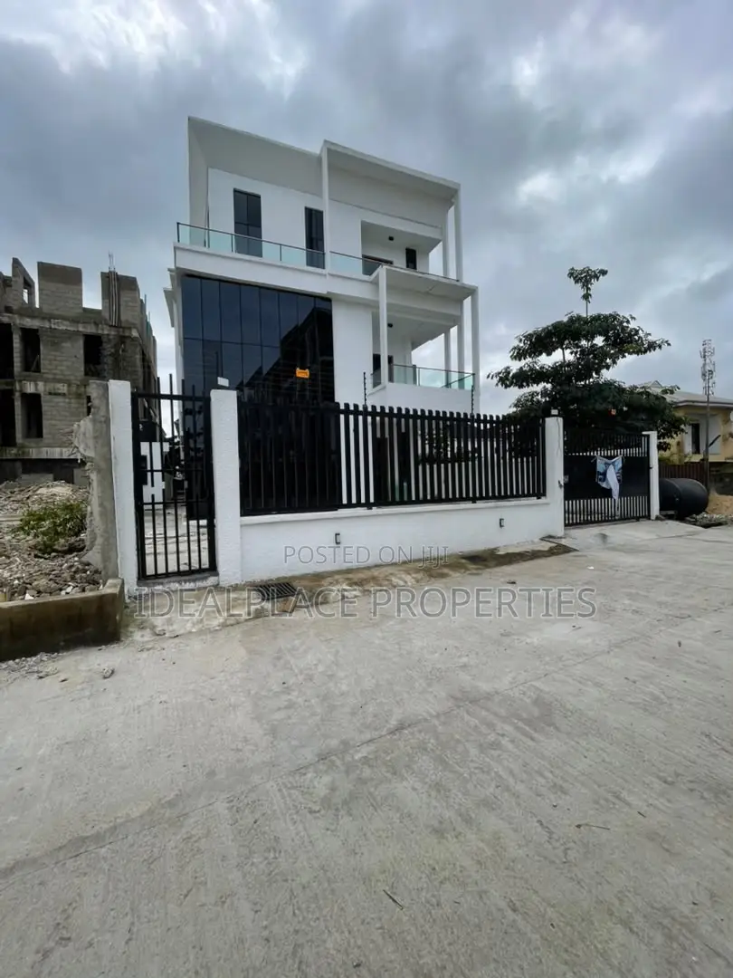 5bdrm Duplex in Chevron for sale