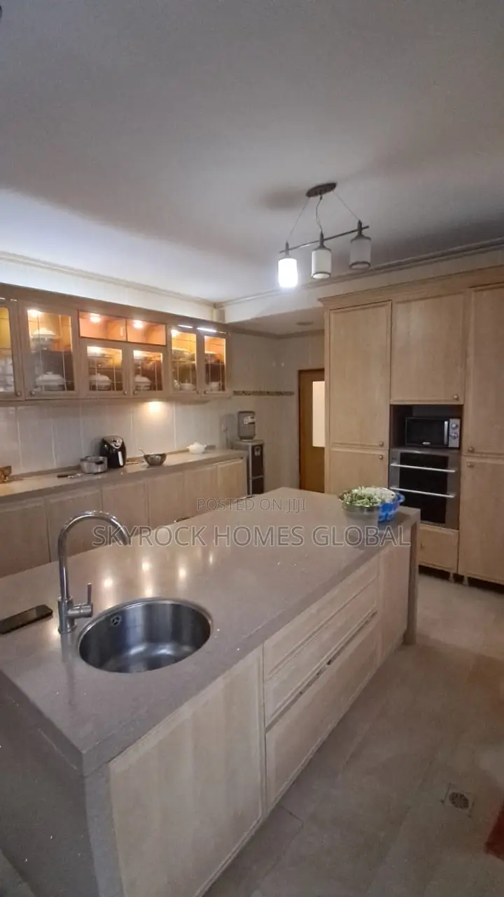 Furnished 5bdrm Mansion in Ikate for sale