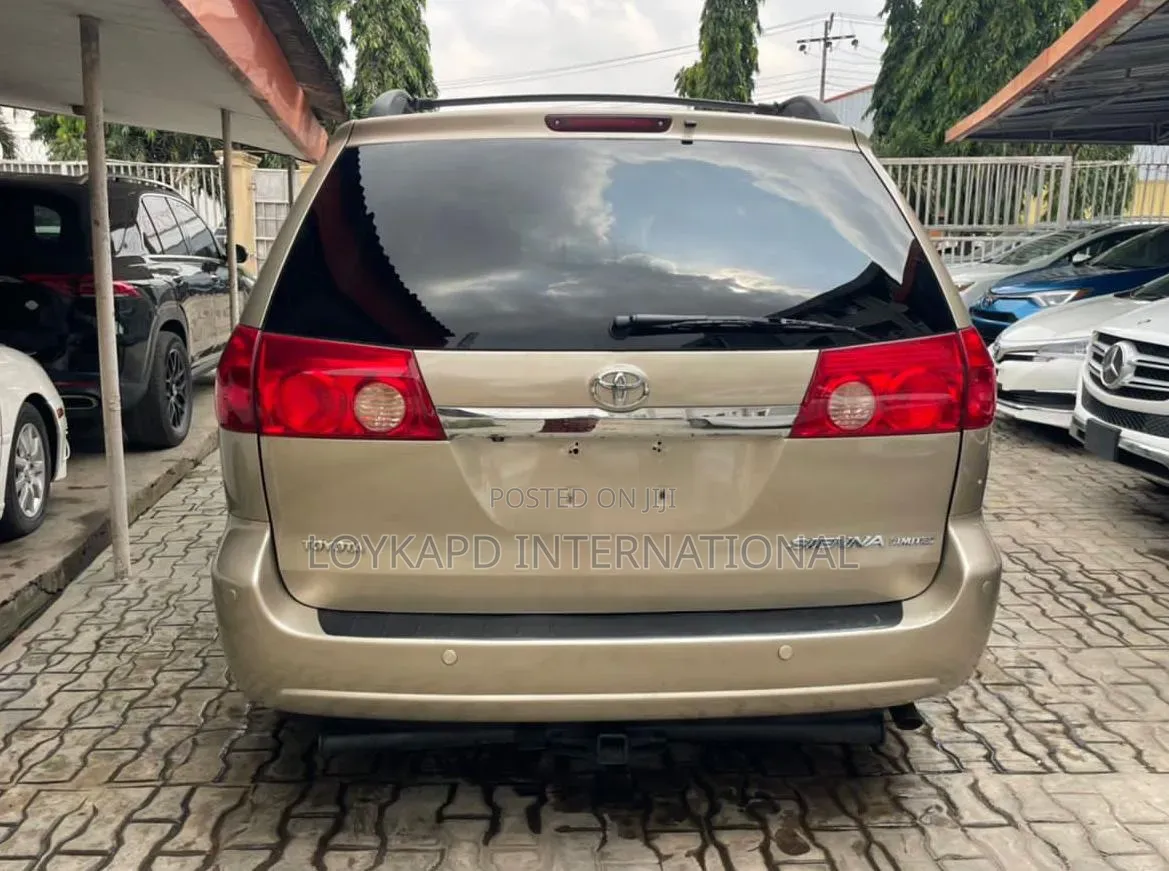Toyota Sienna XLE Limited 4WD 2008 Gold