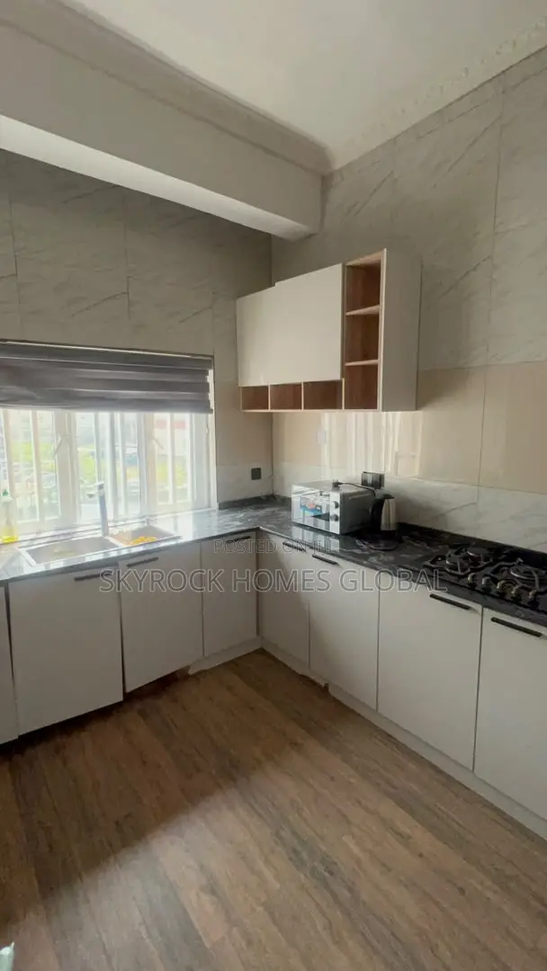 3bdrm Apartment in Lekki Phase 1 for rent