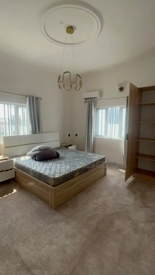 3bdrm Apartment in Lekki Phase 1 for rent