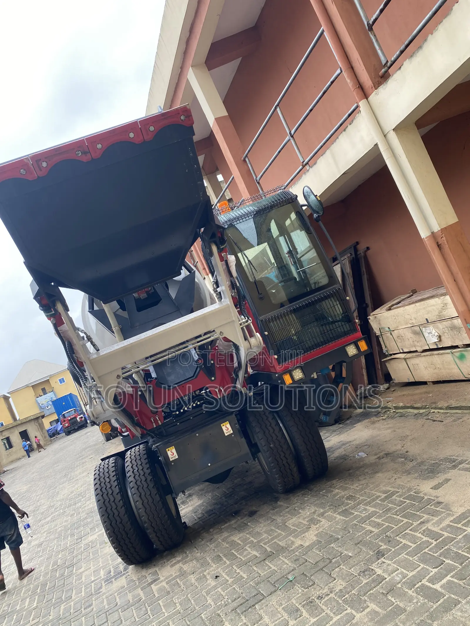 Self Load Mobile Concrete Mixer 4 Cubic