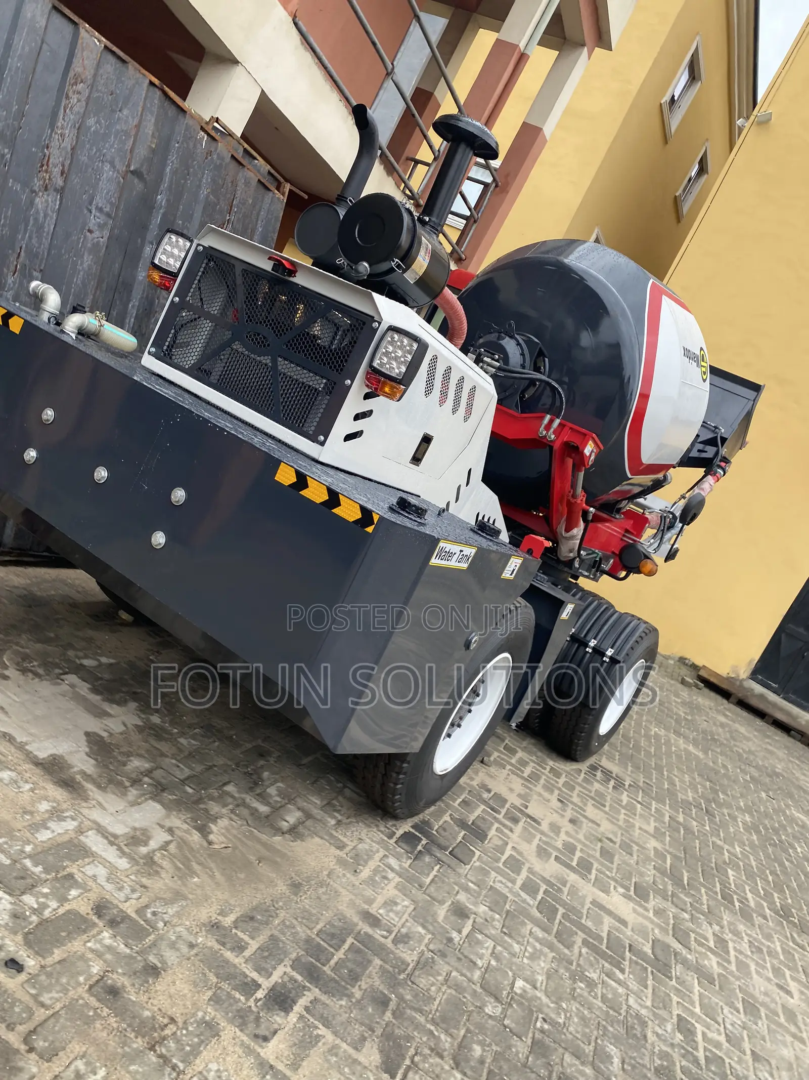Self Load Mobile Concrete Mixer 4 Cubic