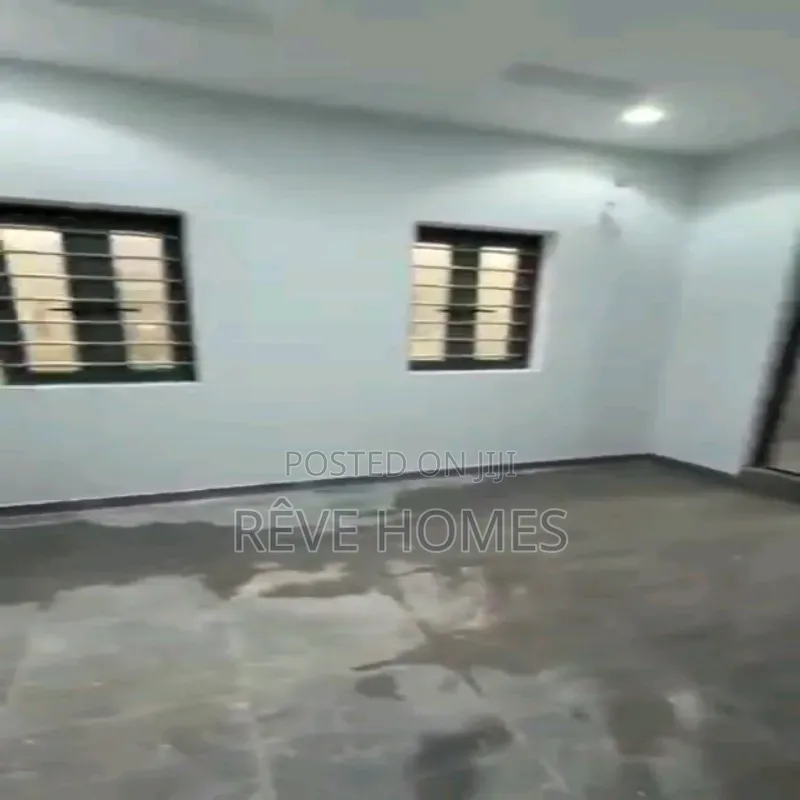 3bdrm Block of Flats in Shomolu / Shomolu for rent