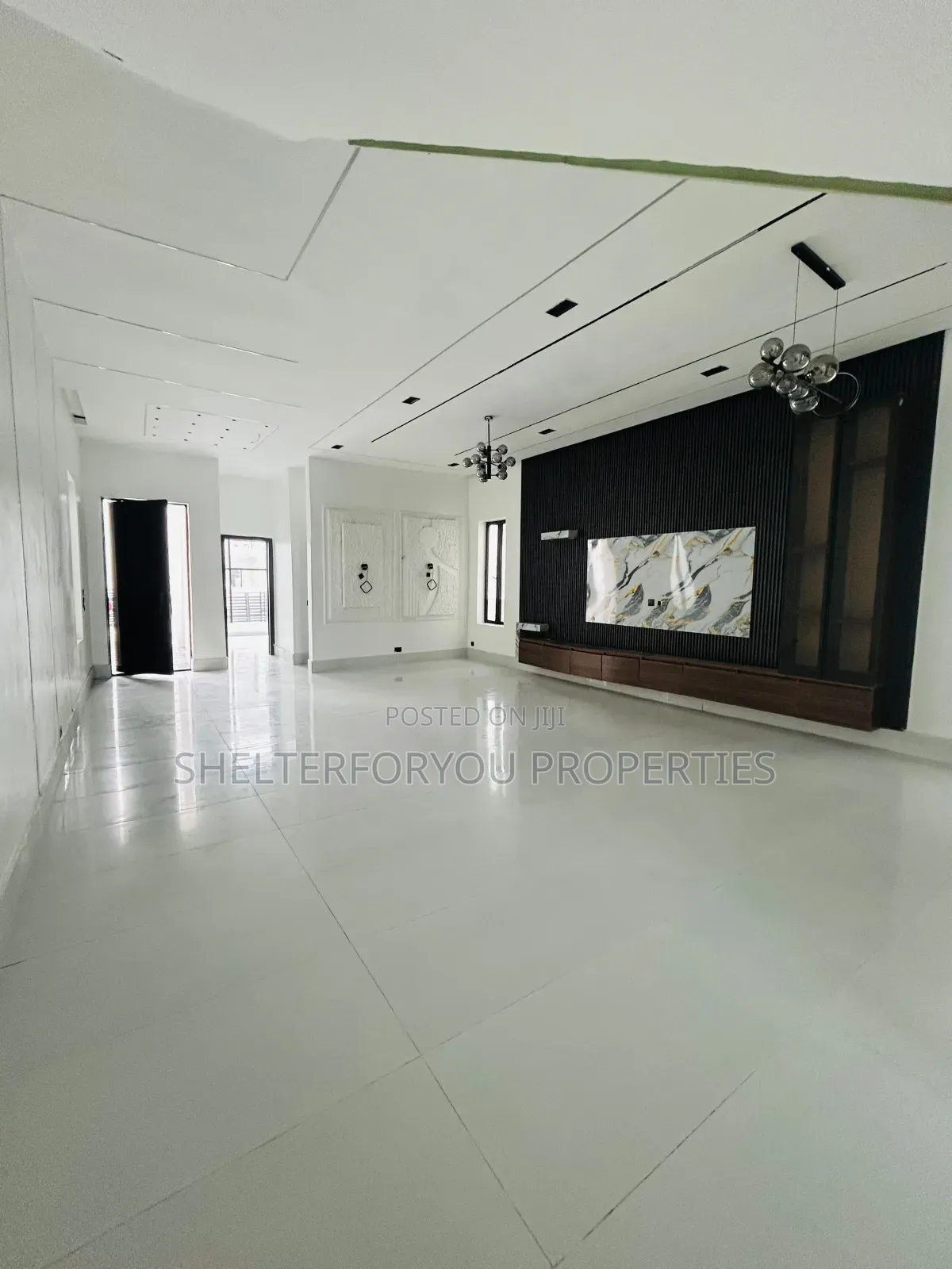 5bdrm House in Off Lekki-Epe Expressway for sale