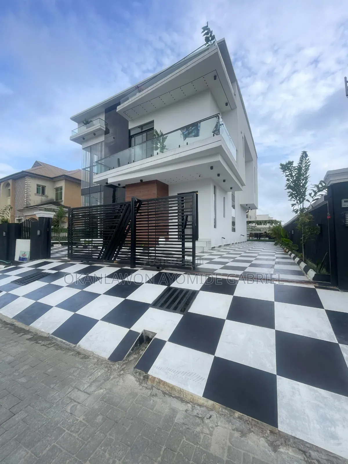 5bdrm Duplex in Sangotedo for sale