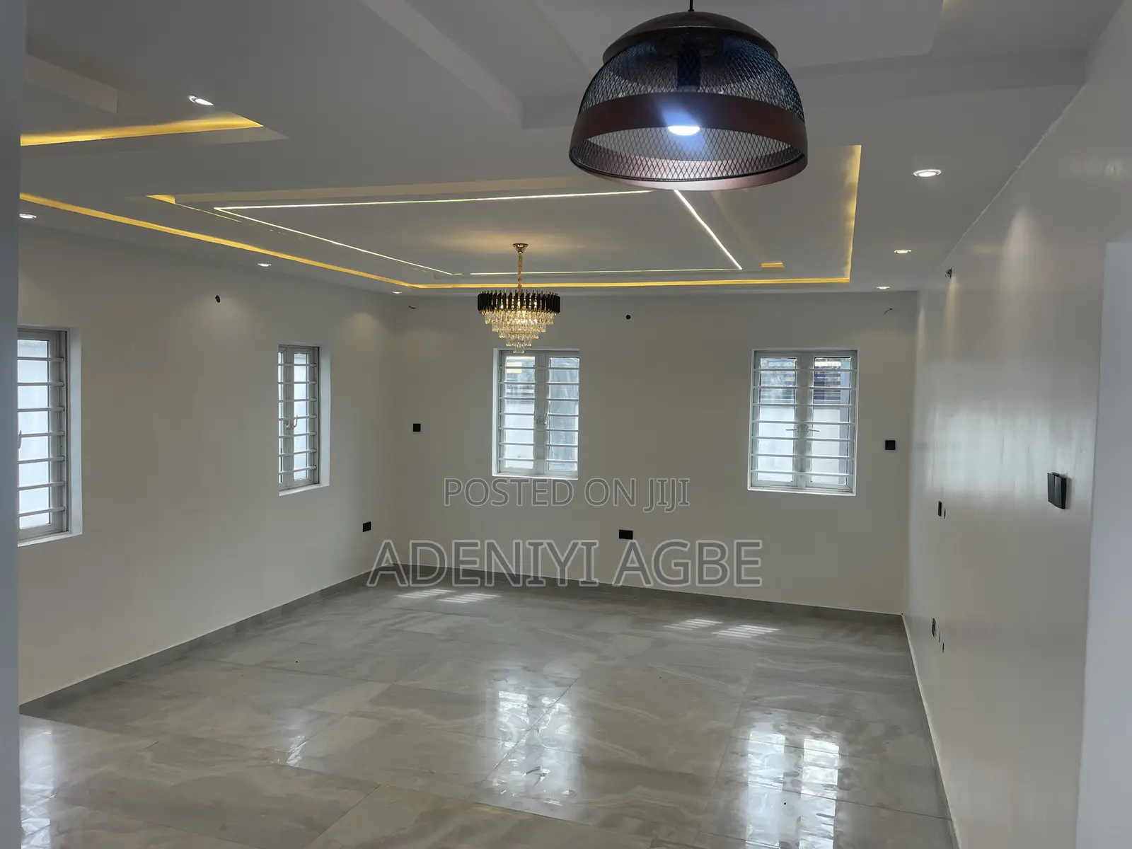 5bdrm Duplex in Shola F. Adedui, Idishin for sale